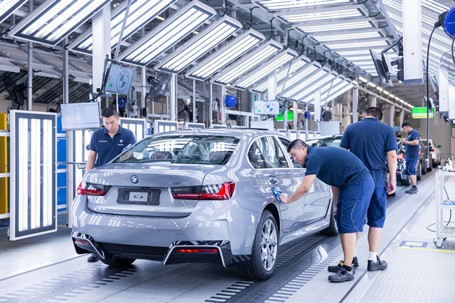 高性能强安全才是真电动 全新BMW i3玩转冰雪掌控全场